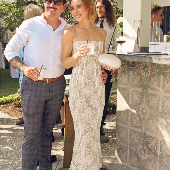 V. Chapman Dresses & Skirts - V. Chapman Cream Lace Midi Dress